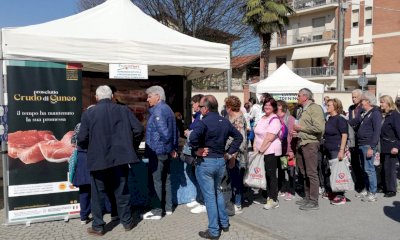 Migliaia di visitatori alle degustazioni gratuite di Crudo di Cuneo Dop a Fruttinfiore di Lagnasco
