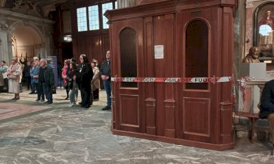 Fiamme nel duomo di Cuneo, la cattedrale evacuata nella veglia pasquale