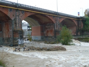 Intervento in alveo per la manutenzione del ponte sul torrente Gesso