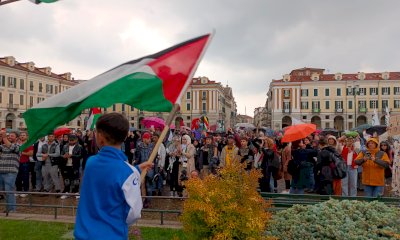 Duemila manifestanti in corteo per la Palestina a Cuneo (GALLERIA)
