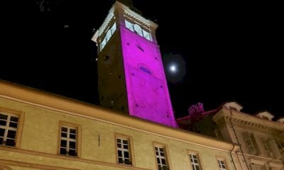 La Torre Civica di Cuneo si illumina di magenta per la Giornata mondiale dell’esofagite eosinofila