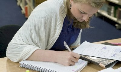 Picchiava la moglie perché lei voleva laurearsi: condannato a tre anni