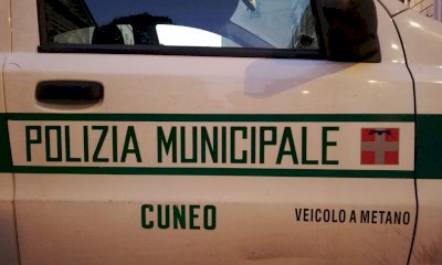 Gli uffici della Polizia Locale di Cuneo senza luce venerdì mattina