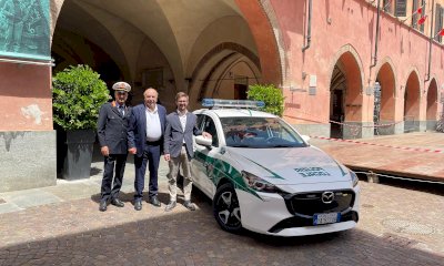 Alba: la Polizia municipale ha sostituito una vecchia auto diesel con una ibrida più ecologica