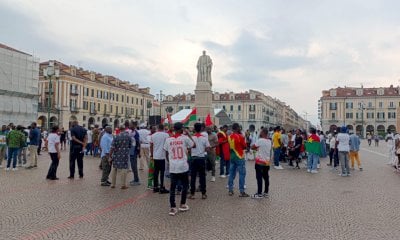 Cuneo, centinaia di africani in piazza Galimberti contro il neocolonialismo nel Sahel