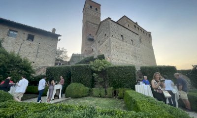 Serralunga Wine Night: il 21 giugno e il 19 luglio torna la magia del vino sotto le torri medievali