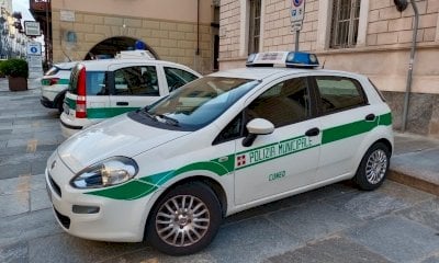 Cuneo, tentata rapina ai danni di una minorenne: 32enne fermato dalla Polizia Locale