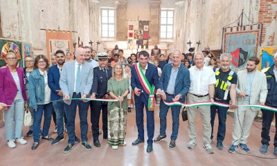 Bandiere e stendardi in mostra nella ex Chiesa del Salice per celebrare il Palio di Fossano