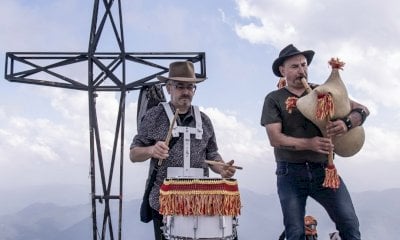 Occit’amo celebra Sant Joan con la Grande Orchestra a Saluzzo, la salita al Roccerè e il falò
