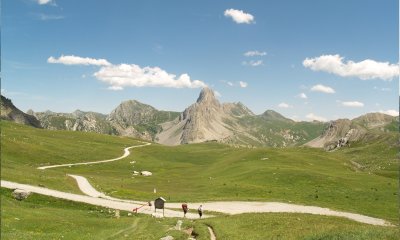 Divieto di transito dei veicoli a motore sulla strada Colle del Preit-Altopiano della Gardetta