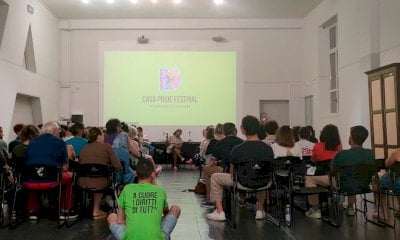 Una sala piena per l’incontro “A casa tutto bene? – Psicologia queer e spazi sicuri”