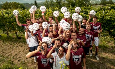 “Barolo Boys… in fuorigioco”: Monforte d’Alba brinda al successo di un evento che unisce vino, sport e cultura