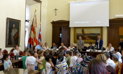 Cuneo, un coro di voci bianche ha portato una ventata di leggerezza in Consiglio comunale