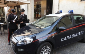 Usava auto rubate per compiere furti in abitazione: arrestato 18enne braidese