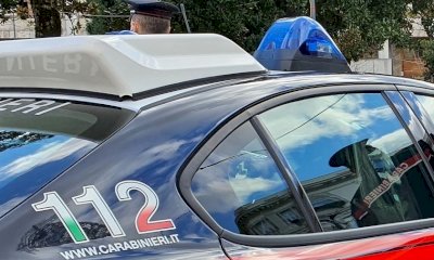 Più di 300mila euro sottratti a due anziani fratelli, in manette la badante