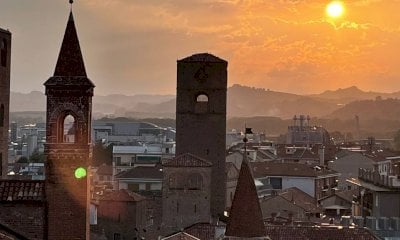 Venerdì 25 luglio “45 metri sopra Alba” si sposta di sera