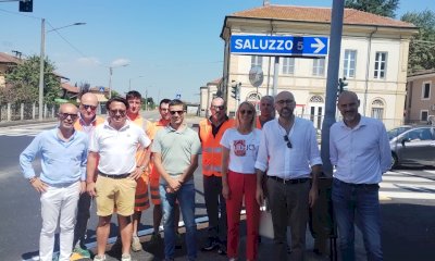 Saluzzo, inaugurato il nuovo semaforo a Cervignasco