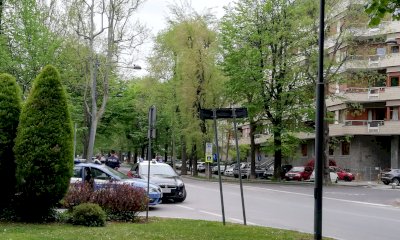 Cade da un’impalcatura in viale Angeli, ferito un operaio