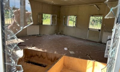 Vandali e rifiuti al campo del Parco della Gioventù: “Il patrimonio comunale non va abbandonato”