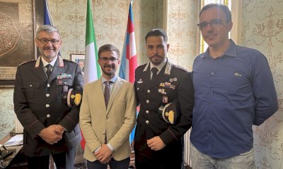 Vetrine in frantumi nel centro di Alba: i vandali già individuati dai Carabinieri