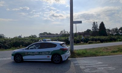 Ubriaco, causa un incidente e scappa: fermato dalla Polizia Locale dopo un inseguimento