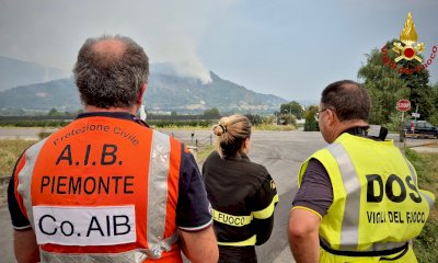 Incendio boschivo sul Mombracco, in corso le operazioni di bonifica