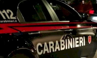 Sorpreso a rubare in garage, aggredisce la padrona di casa con un taglierino: arrestato