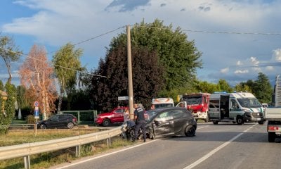 Due auto distrutte dopo lo schianto alle porte di Cuneo