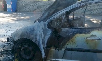 Auto in fiamme a Margarita, sul posto l’autobotte dei vigili del fuoco