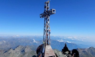 Un secolo in vetta al Re di Pietra: la croce del Monviso compie cento anni
