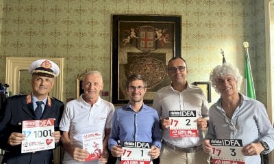L’amministrazione albese ha ricevuto i pettorali per la corsa Corri sotto le Torri Alba nel Cuore