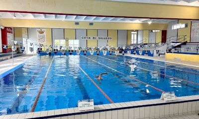 La vasca interna della piscina comunale di Saluzzo di corso Aldo Moro è stata rimessa a nuovo