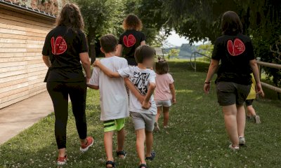 In estate La Collina degli Elfi ha accolto 34 famiglie: il 27 e 28 settembre debutta “Ovunque per la Collina”