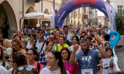 Fitwalking da record: 3525 pettorali a Busca nel segno della solidarietà