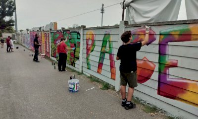 Muri Selvatici: laboratorio di creatività visiva al Parco Atleti Azzurri d’Italia