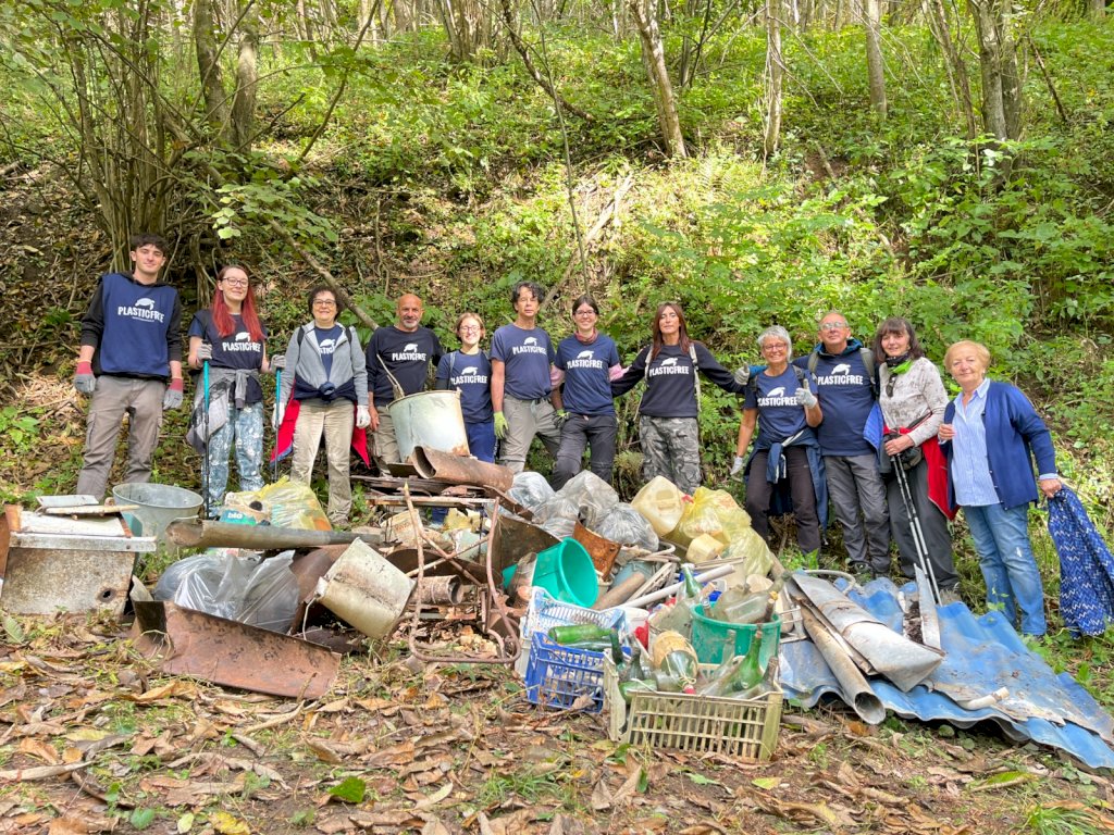 A Monterosso Grana rimossi 580 chili di rifiuti nell'evento Plastic Free