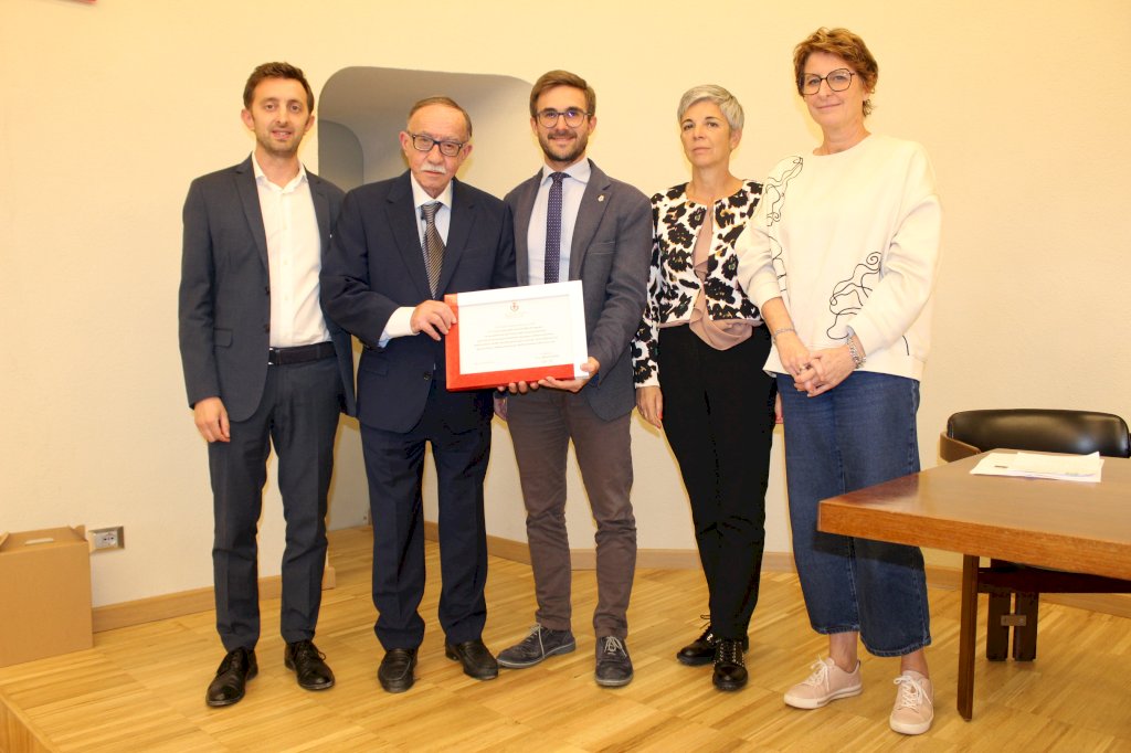 Alba: una targa all’Unitre “Ute Alba Pompeia” per i 40 anni di attività