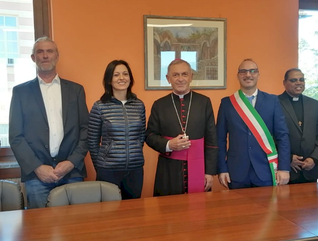 Il Vescovo in visita pastorale a Rocca Cigliè: “Anche nelle piccole realtà si riflette la grande Chiesa”