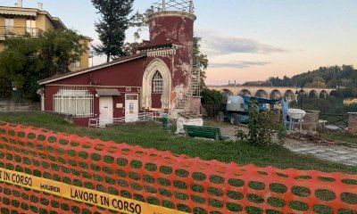 Mondovì, lavori al camminamento sopraelevato di via Delvecchio: chiude una parte del parco “Villa Nasi”