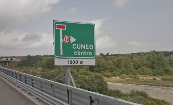 L'uscita dell'autostrada 'Cuneo Centro' ingannevole per i turisti?