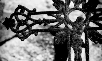 Eterne memorie, una mostra fotografica sull’arte cimiteriale alla Biblioteca civica di Alba