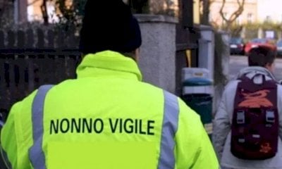 I “nonni vigile” a Moretta sono sempre di più: un presidio fondamentale per la sicurezza scolastica
