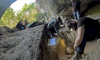 Il mistero dello scheletro interroga gli archeologi: chi era la donna sepolta nelle grotte di Aisone?