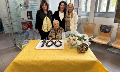 Le Poste di Saluzzo in festa per i cento anni dell'ex direttrice Bruna Andreis