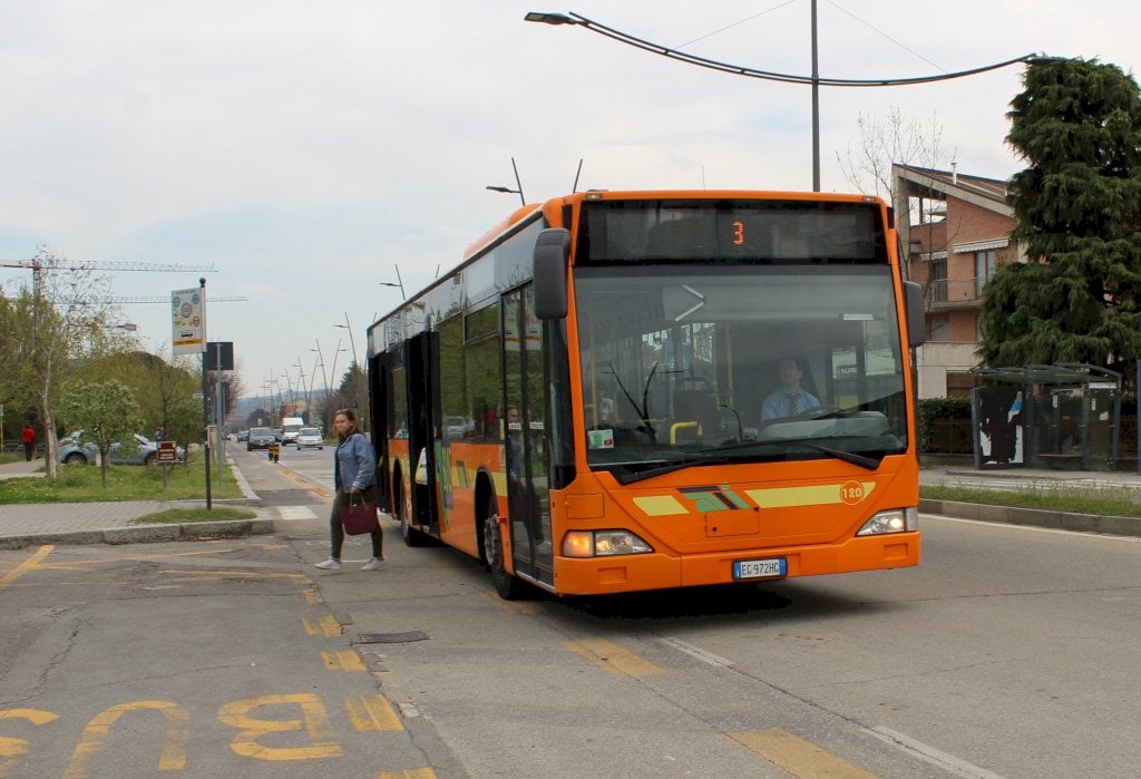 Alba: autobus straordinari per i cimiteri di via Ognissanti e Mussotto sabato 1 e domenica 2 novembre
