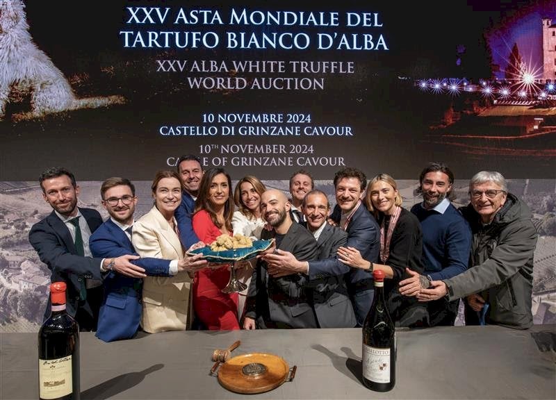 Enzo Iacchetti e Caterina Balivo conducono l'edizione 2025 dell’Asta Mondiale del Tartufo Bianco d’Alba