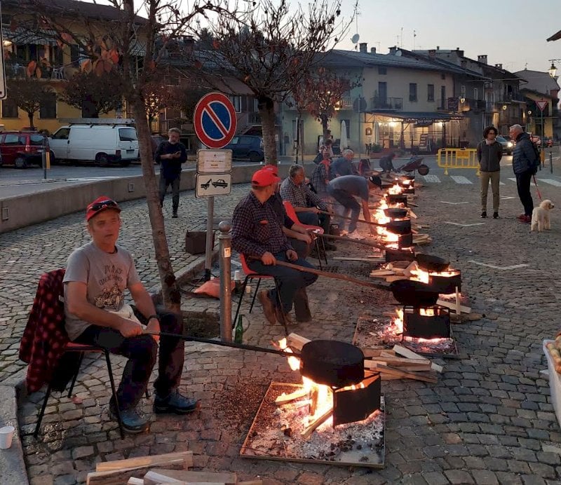 Robilante in festa con la castagnata Avis, bancarelle, musica e attività didattiche