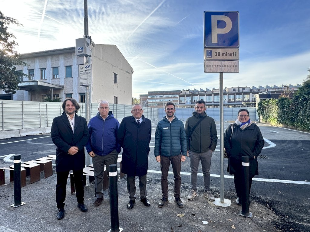 Alba: aperto il nuovo parcheggio di via Liberazione grazie alla collaborazione con Banca d’Alba