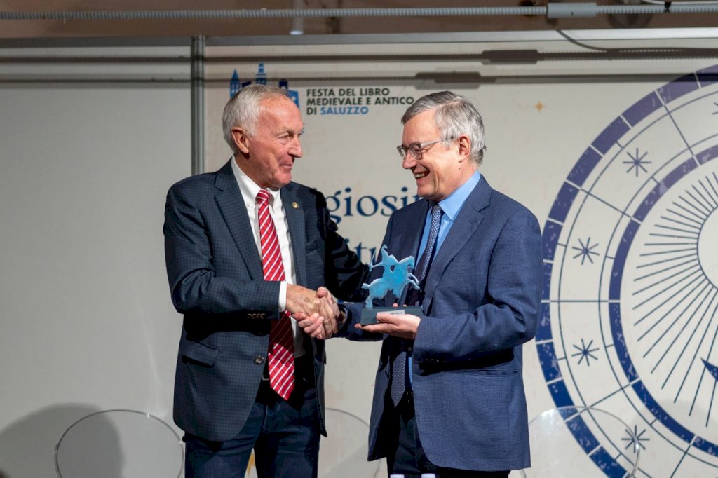 Il premio "Chevalier Errant” ad Alessandro Barbero chiude la Festa del libro medievale e antico di Saluzzo