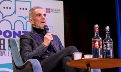 "La politica fuori dallo sport? Impossibile": a Dronero un viaggio tra calcio e storia con Federico Buffa